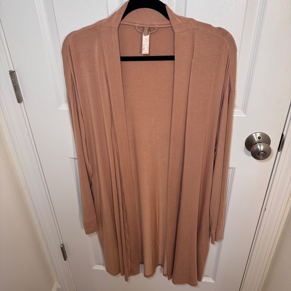 Skims Nude Robe - Picture 2 of 9